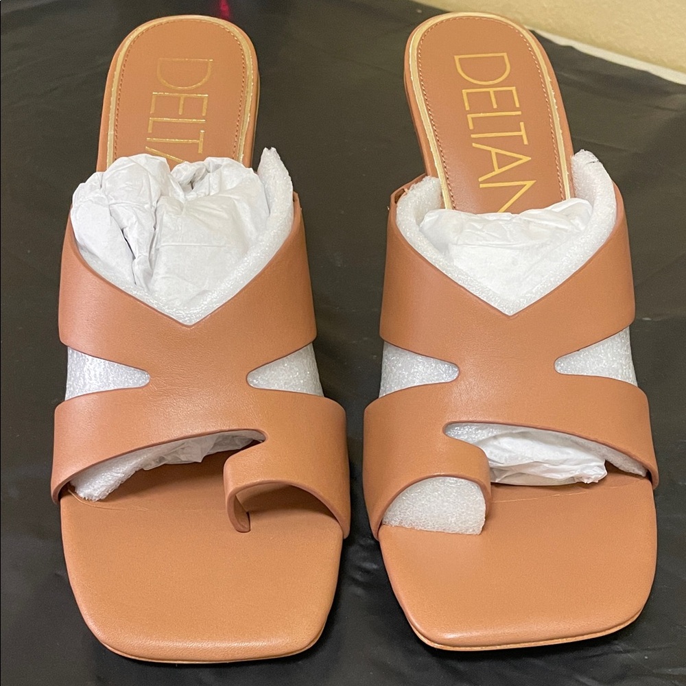 NIB DELTAN Francesca Bran Tan Leather Square Toe Designer Sandals Heels 10